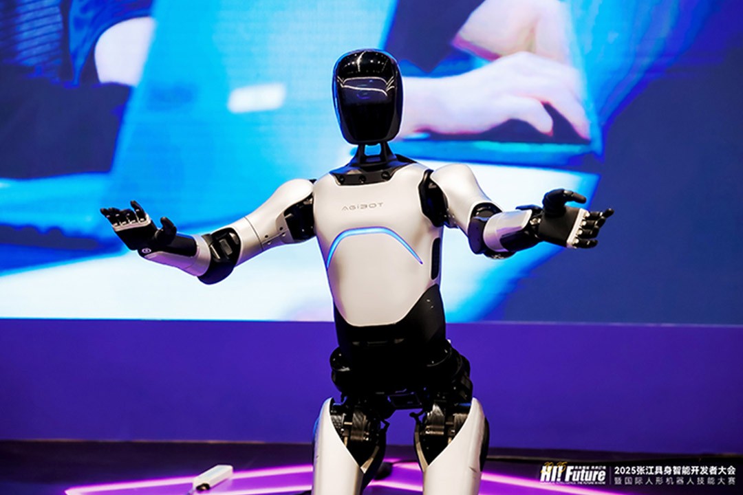 k8凯发远征A2成全球首个同时拥有中美欧认证的人形机器...